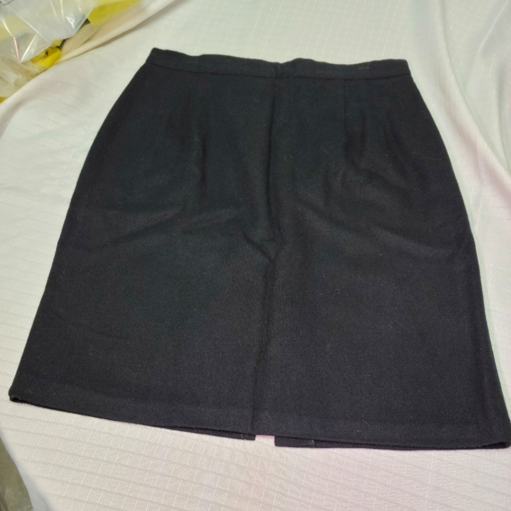 Sellecca Black wool skirt Made in USA size 14